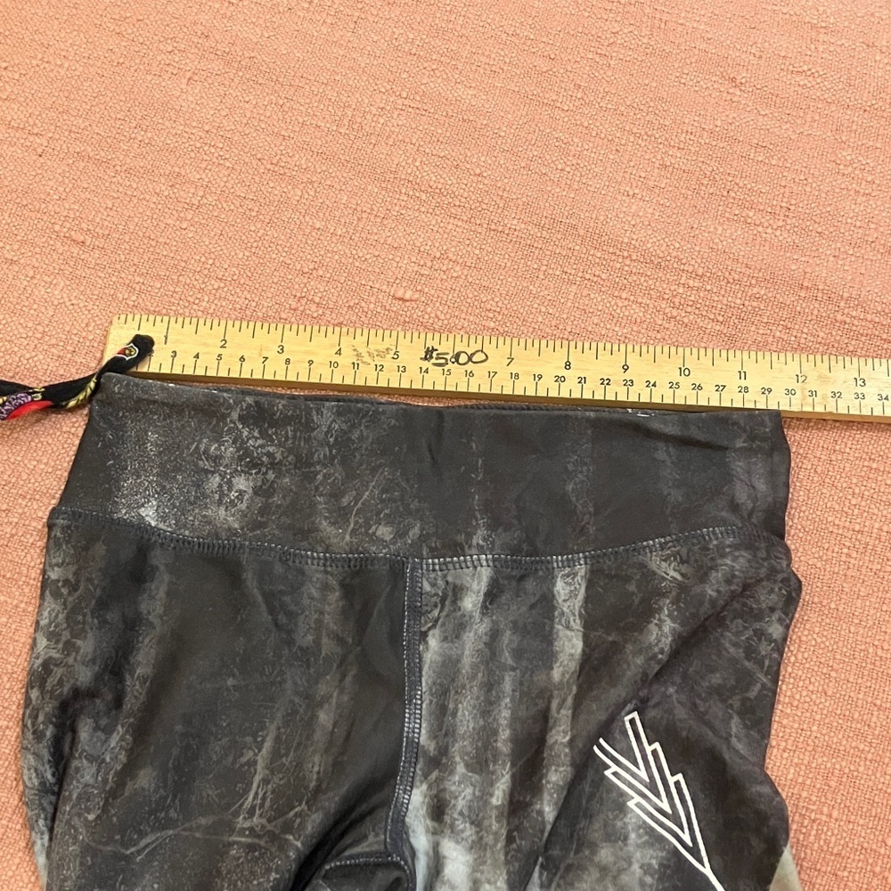 Evolution & Creation yoga 3/4 length capri leggings - feather arrow dream catche - Picture 3 of 16